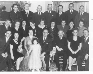 Хиллел Лабковский, Аарон и Бесси Лабковские, их родственники. Канада, 1945 (?)