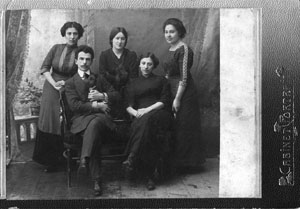 Соня (Сара) Аврич и ее семья